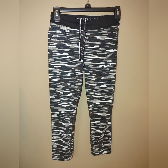 Nike Dri-FIT Black and White Apparel, Size XS - Picture 1 of 7